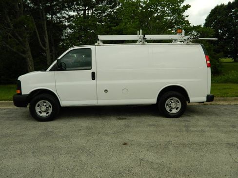 Used 2015 Chevrolet Express 2500 RWD image 4