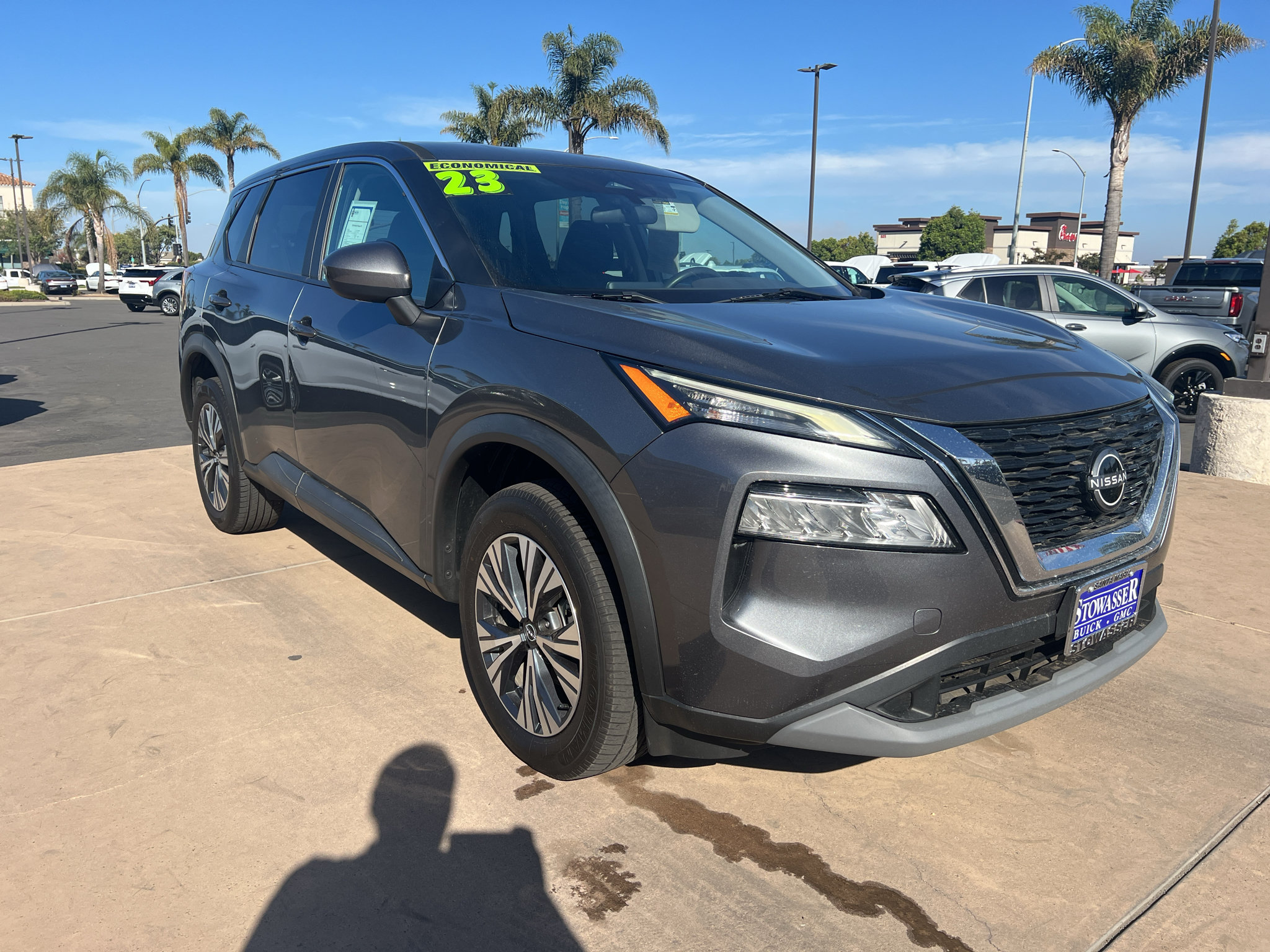 Used 2023 Nissan Rogue SV FWD image 3