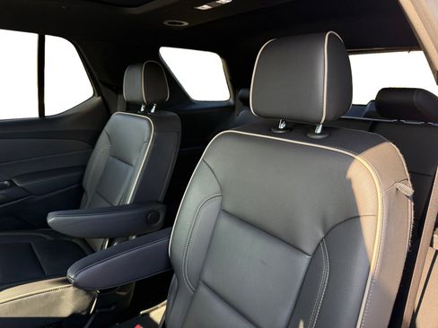 Used 2023 Chevrolet Traverse Premier image 16
