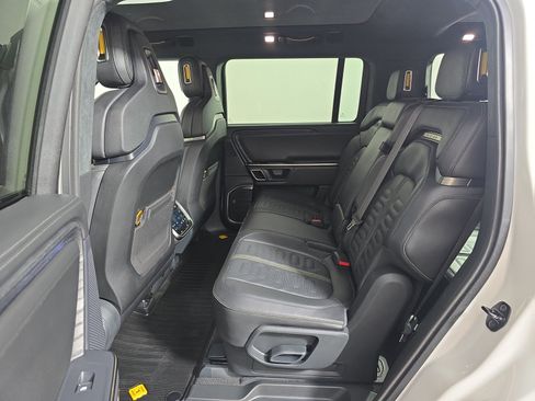 Used 2023 Rivian R1S Adventure AWD/4WD image 21