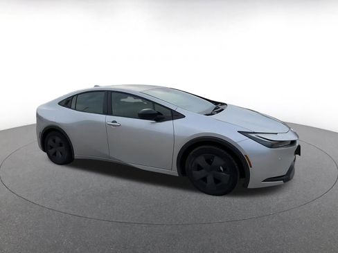 Used 2025 Toyota Prius LE image 2
