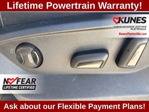 Used 2025 Volkswagen Atlas Cross Sport SE image 28