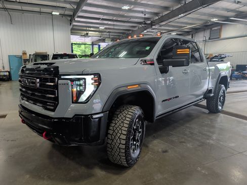 Used 2025 GMC Sierra 2500 AT4X AWD/4WD image 6