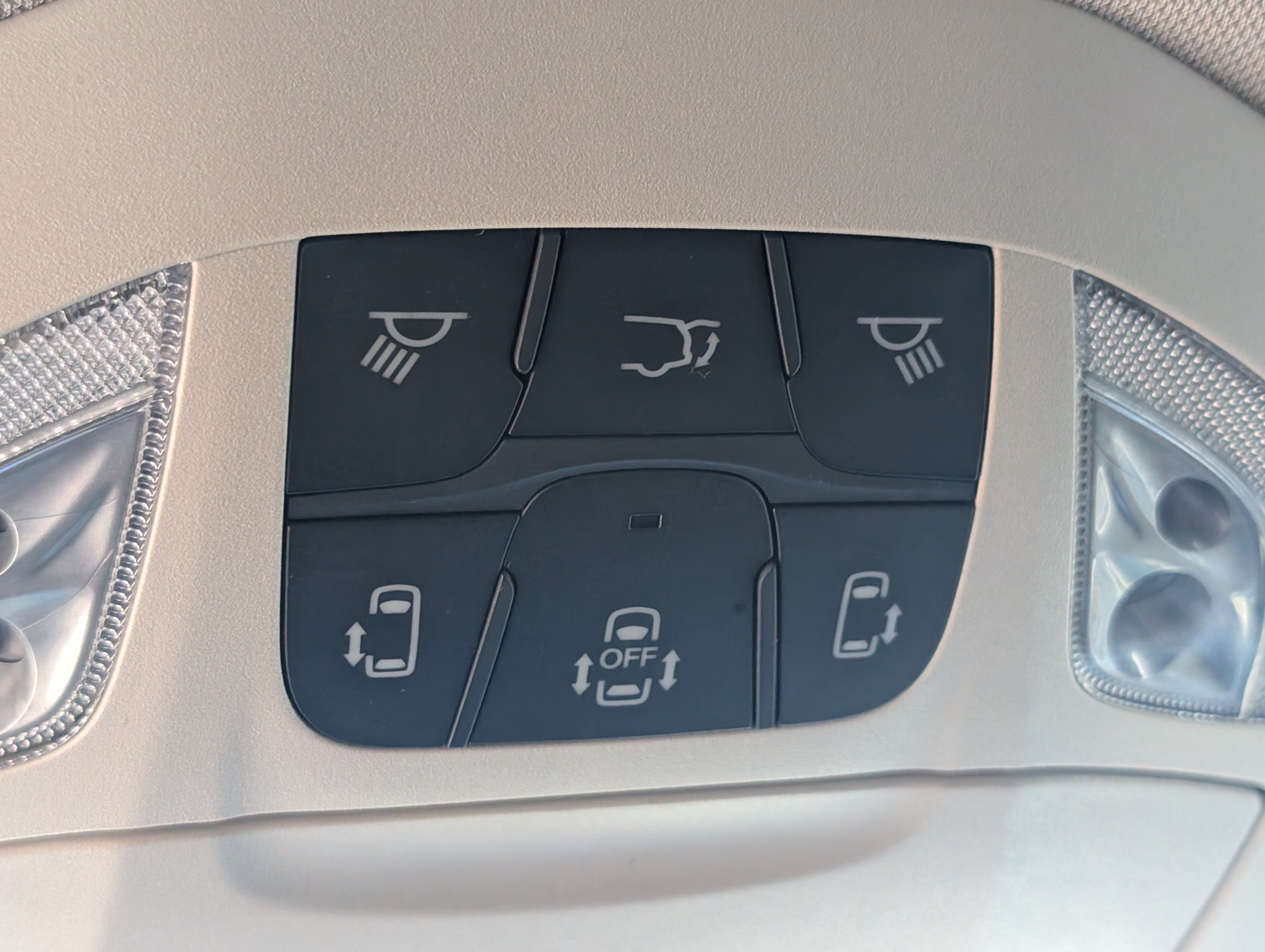 Used 2023 Chrysler Pacifica Touring-L FWD image 34