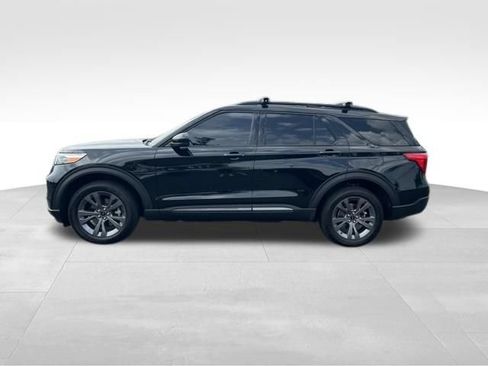 Used 2022 Ford Explorer XLT w/ Equipment Group 202A AWD/4WD image 4