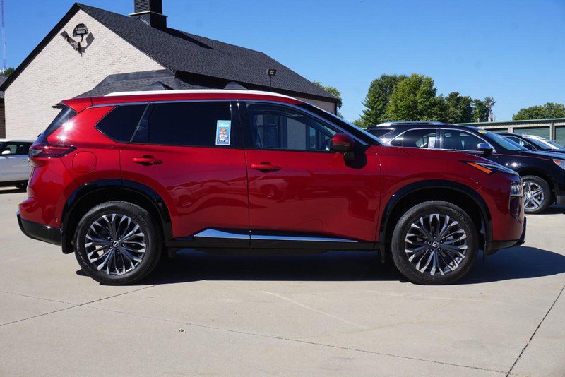 Used 2025 Nissan Rogue Platinum w/ Platinum Premium Package AWD/4WD image 2
