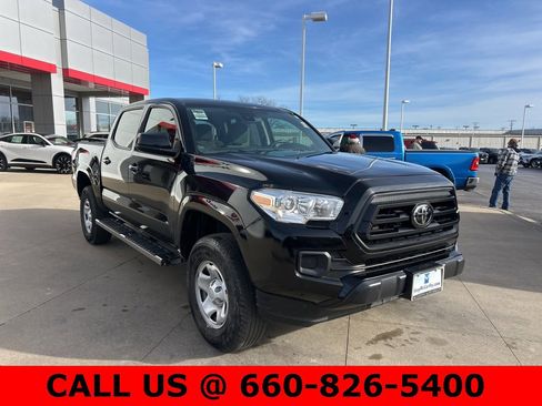 Used 2021 Toyota Tacoma SR image 3
