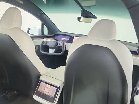 Used 2022 Tesla Model X Base image 26