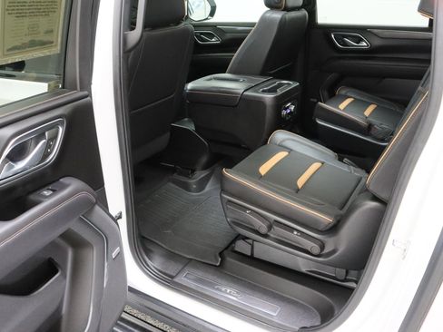 Used 2023 GMC Yukon XL AT4 w/ AT4 Premium Plus Package AWD/4WD image 32