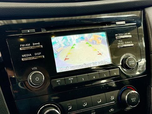 Used 2017 Nissan Rogue S image 14