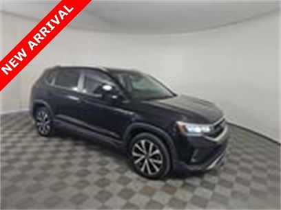 Used 2022 Volkswagen Taos SE w/ Panoramic Sunroof Package