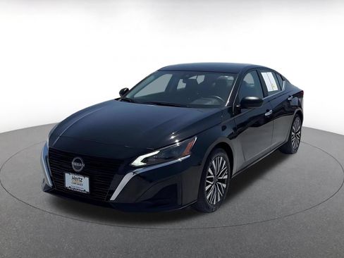 Used 2025 Nissan Altima 2.5 SV FWD image 7