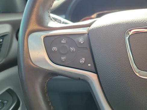 Used 2022 GMC Acadia SLT w/ Technology Package FWD image 21