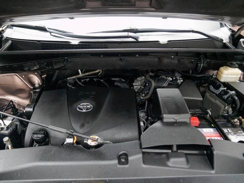 Used 2018 Toyota Highlander XLE image 10