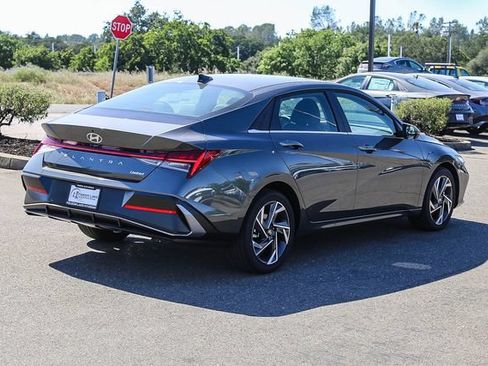 New 2026 Hyundai Elantra Limited FWD image 5