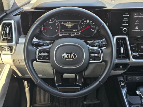 Used 2021 Kia Sorento S image 15