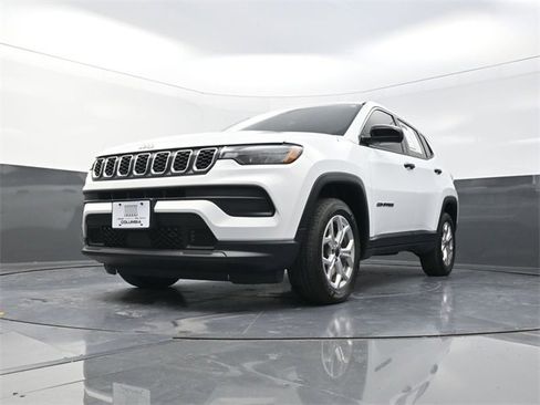 Used 2025 Jeep Compass Sport image 19