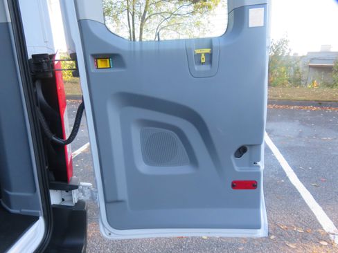 Used 2018 Ford Transit 150 XLT image 22