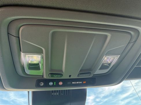 Used 2022 Chevrolet Silverado 1500 LT image 13