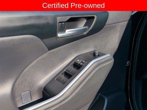 Certified 2025 Toyota Highlander XLE AWD/4WD image 11