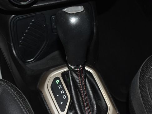 Used 2015 Jeep Renegade Limited FWD image 14