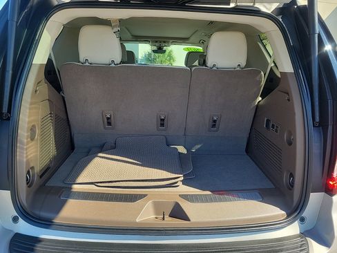 Used 2021 GMC Yukon Denali w/ Denali Premium Package image 8