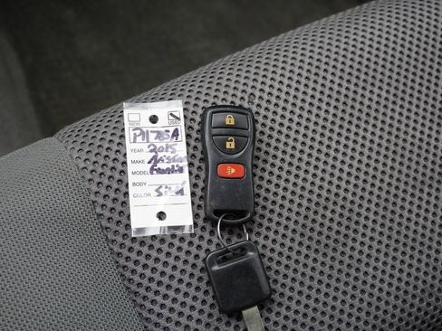 Used 2015 Nissan Frontier SV image 24