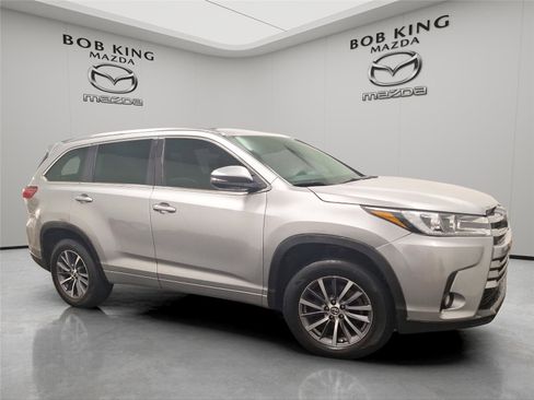 Used 2018 Toyota Highlander XLE FWD image 7