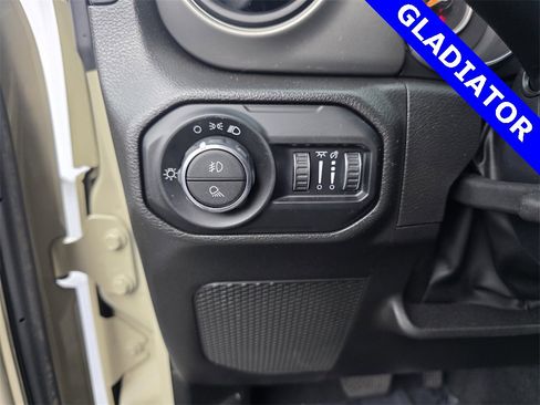 Used 2022 Jeep Gladiator Sport image 28