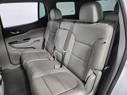 Used 2023 GMC Acadia SLT image 14