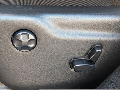 Used 2020 Jeep Grand Cherokee Limited w/ Luxury Group II image 18