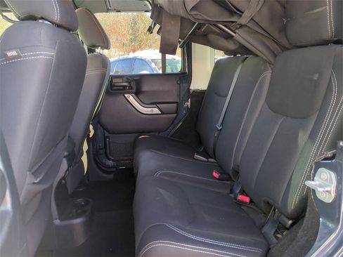 Used 2016 Jeep Wrangler Unlimited Sahara w/ Dual Top Group image 23