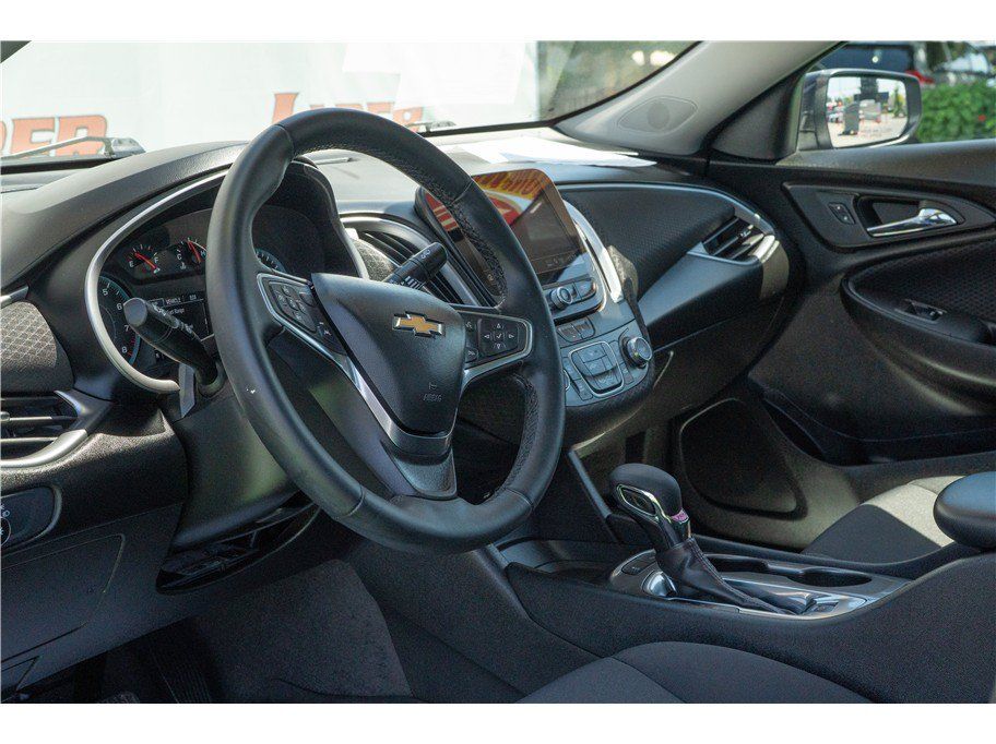 Used 2025 Chevrolet Malibu RS w/ LPO, Floor Liner Package FWD image 36