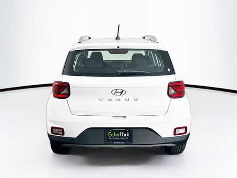Used 2023 Hyundai Venue SEL image 7