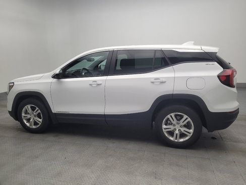 Used 2024 GMC Terrain SLE image 3