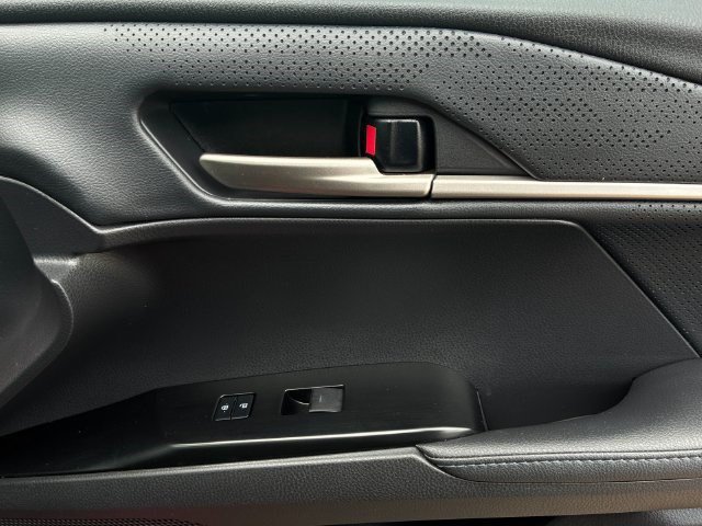 Used 2025 Toyota Camry XSE FWD image 16