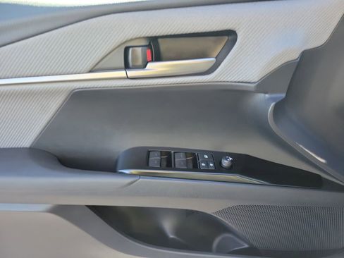 Used 2025 Toyota Camry SE image 16