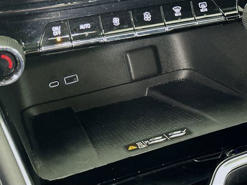 Used 2025 Chevrolet Traverse LT image 32