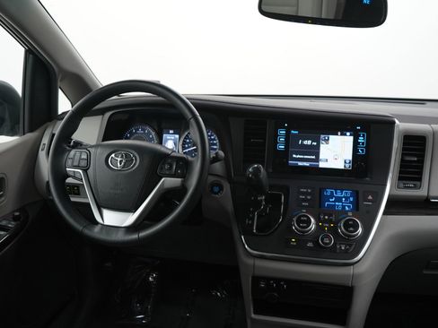 Used 2017 Toyota Sienna XLE w/ XLE Navigation Package image 15