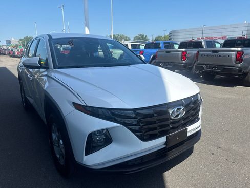 Used 2022 Hyundai Tucson SE AWD/4WD image 3