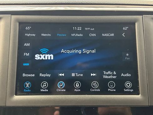 Used 2018 Chrysler Pacifica Touring-L FWD image 4