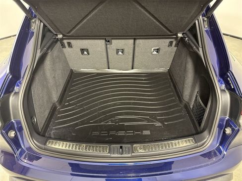 Certified 2023 Porsche Macan image 21