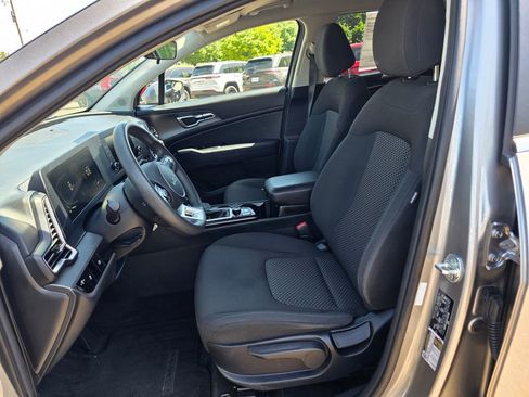 Used 2023 Kia Sportage LX AWD/4WD image 4