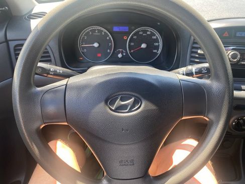 Used 2011 Hyundai Accent GL FWD image 17