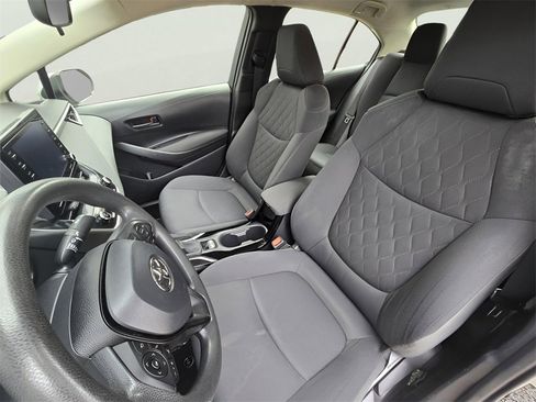 Used 2022 Toyota Corolla LE image 26