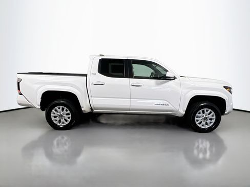 Used 2024 Toyota Tacoma SR5 AWD/4WD image 3