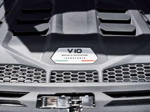 Used 2021 Lamborghini Huracan EVO RWD image 26