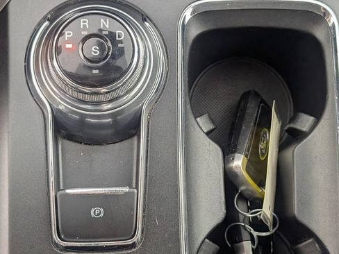 Used 2019 Ford Fusion SE FWD image 22