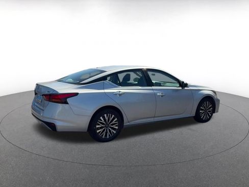 Used 2024 Nissan Altima 2.5 SV FWD image 14