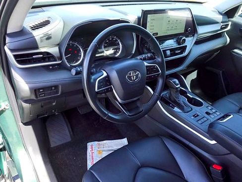 Certified 2024 Toyota Highlander XLE AWD/4WD image 10